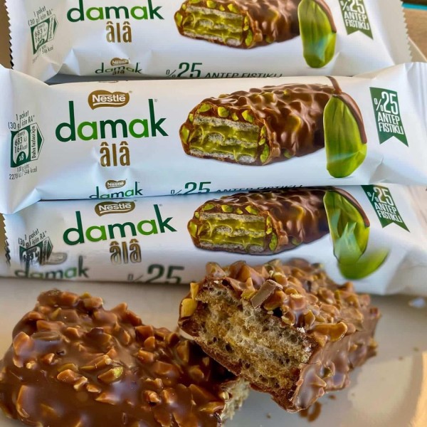 Nestlé Damak Ala Pistachio Wafer | Milk Chocolate Coated Snack (30g x 12)