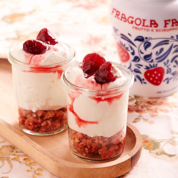 Fabbri Strawberries in Syrup – 600g Italian Dessert Jar Fabbri Strawberries in Syrup – 600g Italian Dessert Jar