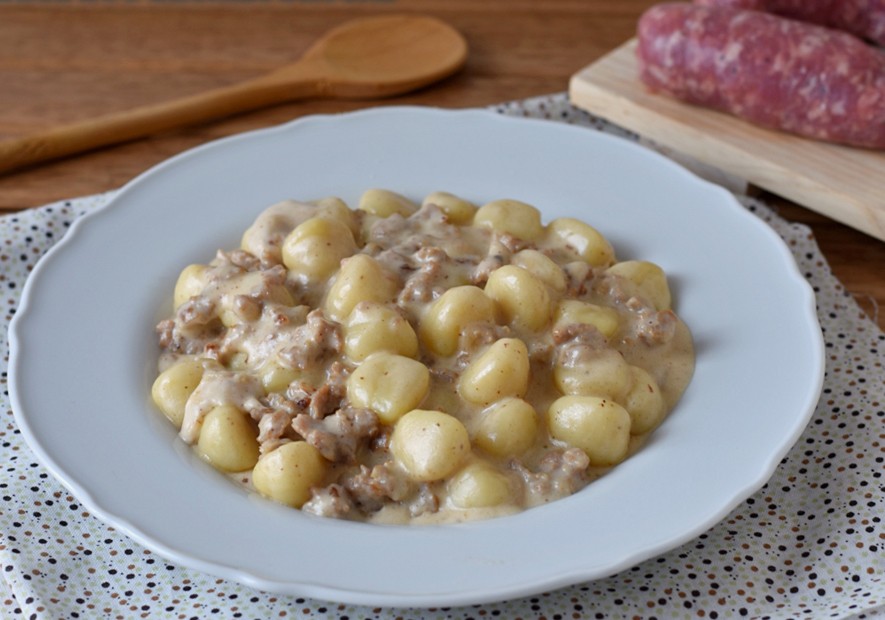 Gnocchi with Sausage and Stracchino - PaccoItaliano.co.uk