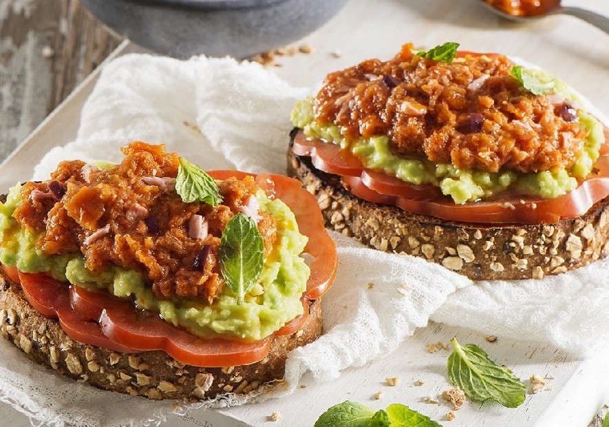 Avocado Toast with Tuna Pesto, Black Olives and Chilli Avocado Toast with Tuna Pesto, Black Olives and Chilli